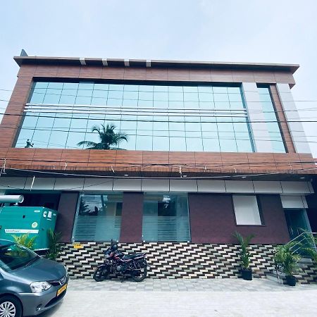 Majestic Inn Thiruvananthapuram Buitenkant foto