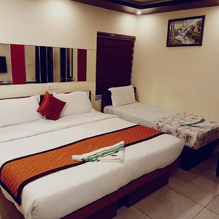 Majestic Inn Thiruvananthapuram Buitenkant foto