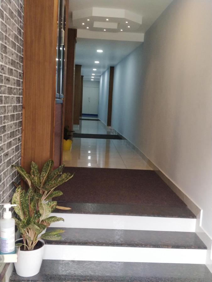 Majestic Inn Thiruvananthapuram Buitenkant foto
