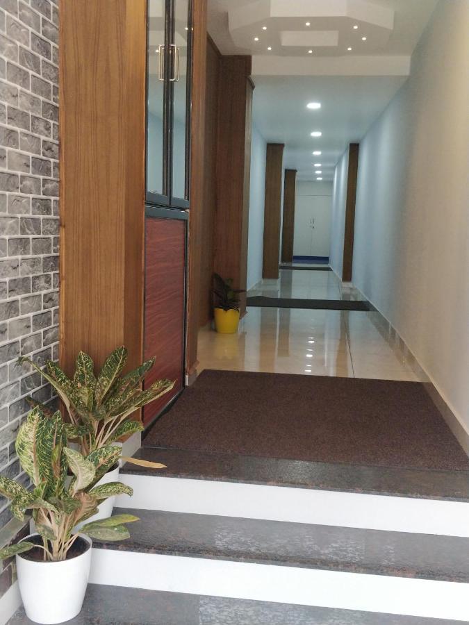 Majestic Inn Thiruvananthapuram Buitenkant foto