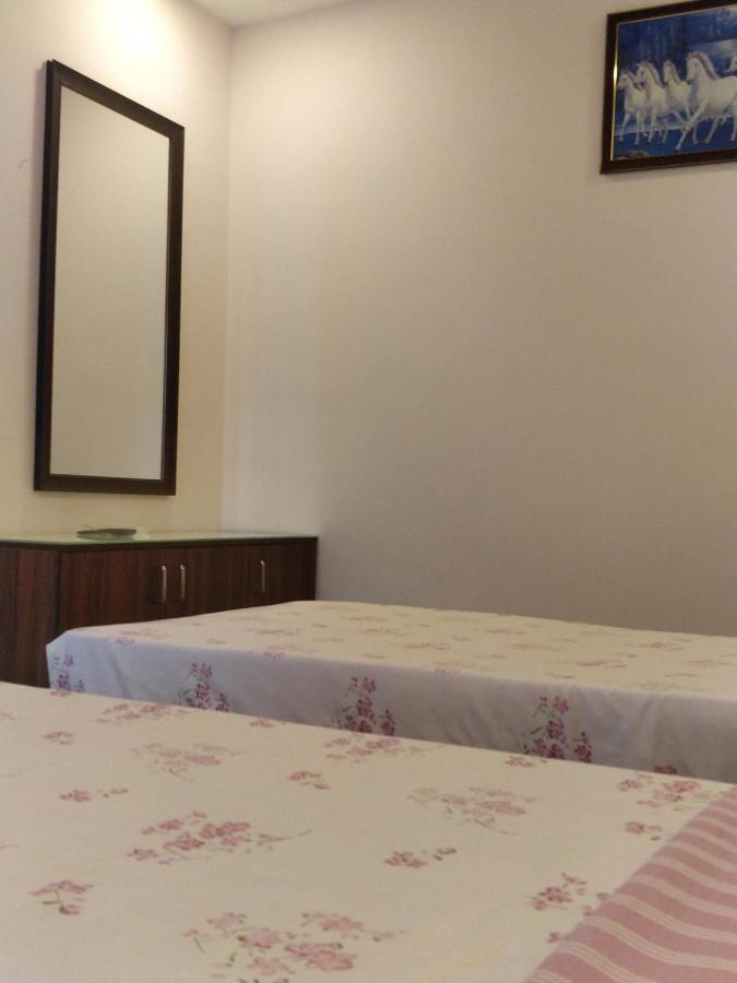 Majestic Inn Thiruvananthapuram Buitenkant foto