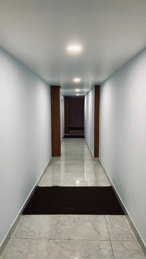 Majestic Inn Thiruvananthapuram Buitenkant foto