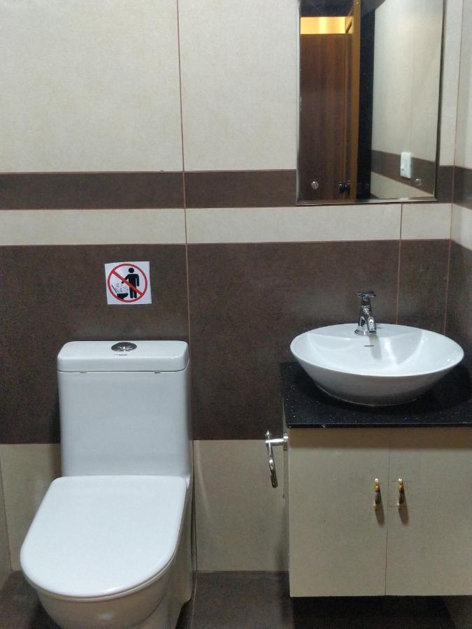 Majestic Inn Thiruvananthapuram Buitenkant foto
