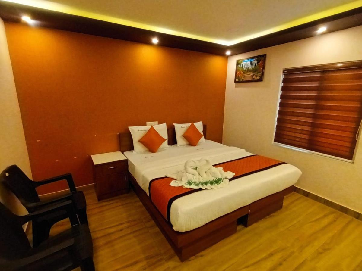 Majestic Inn Thiruvananthapuram Buitenkant foto