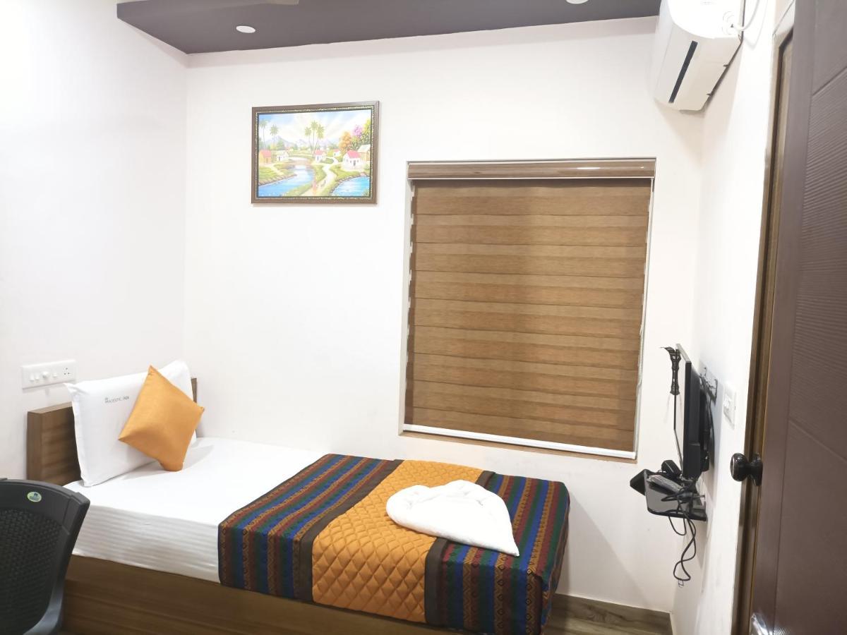 Majestic Inn Thiruvananthapuram Buitenkant foto