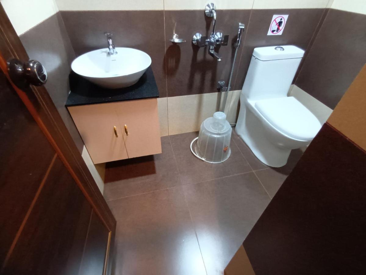 Majestic Inn Thiruvananthapuram Buitenkant foto